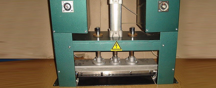 Штриховальный полуавтомат ПМ-420 Штриховальный полуавтомат ПМ-420