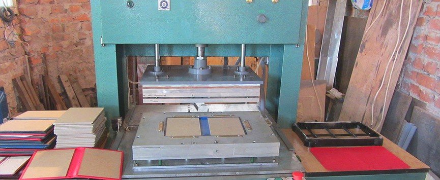 Полуавтомат для изгот. твердой обложки с закругленными углами WAKOMAT  Полуавтомат для изгот. твердой обложки с закругленными углами WAKOMAT